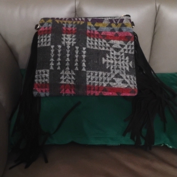 L.I.B. New York Western Boho Multiwear Bag with Fringe NWT - Picture 4 of 6